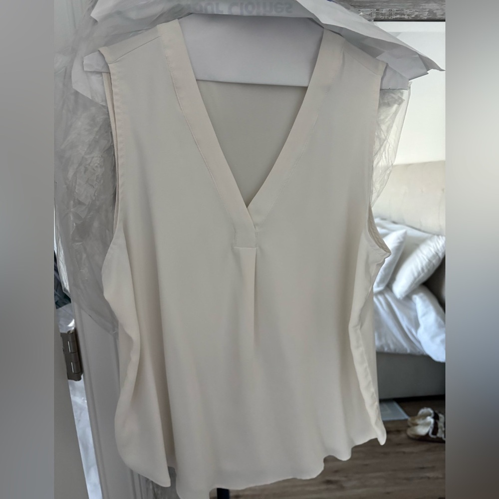 Ann Taylor Cream V-Neck Sleeveless Blouse